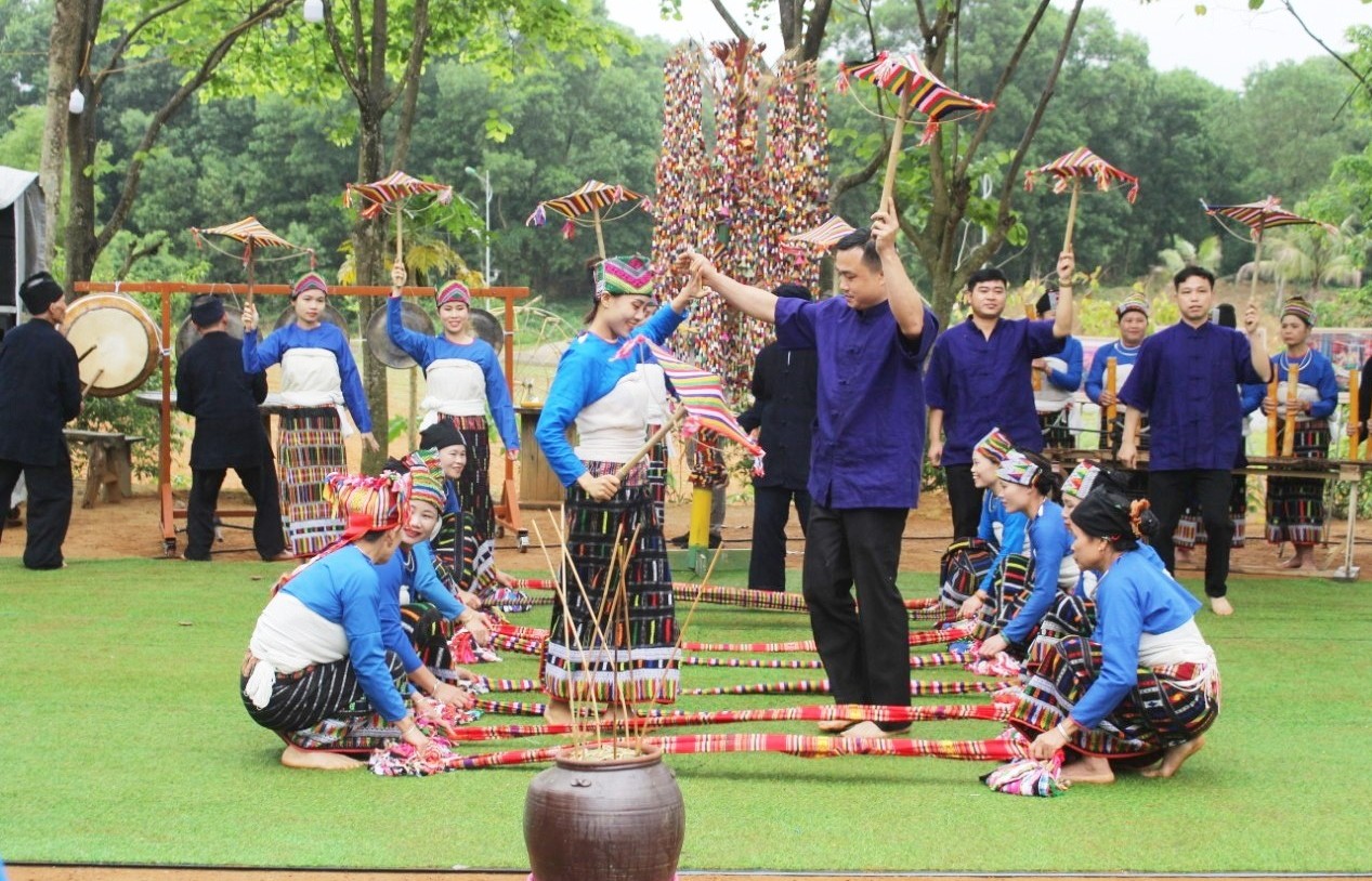 Village for Ethnic Culture and Tourism marks National Reunification Day