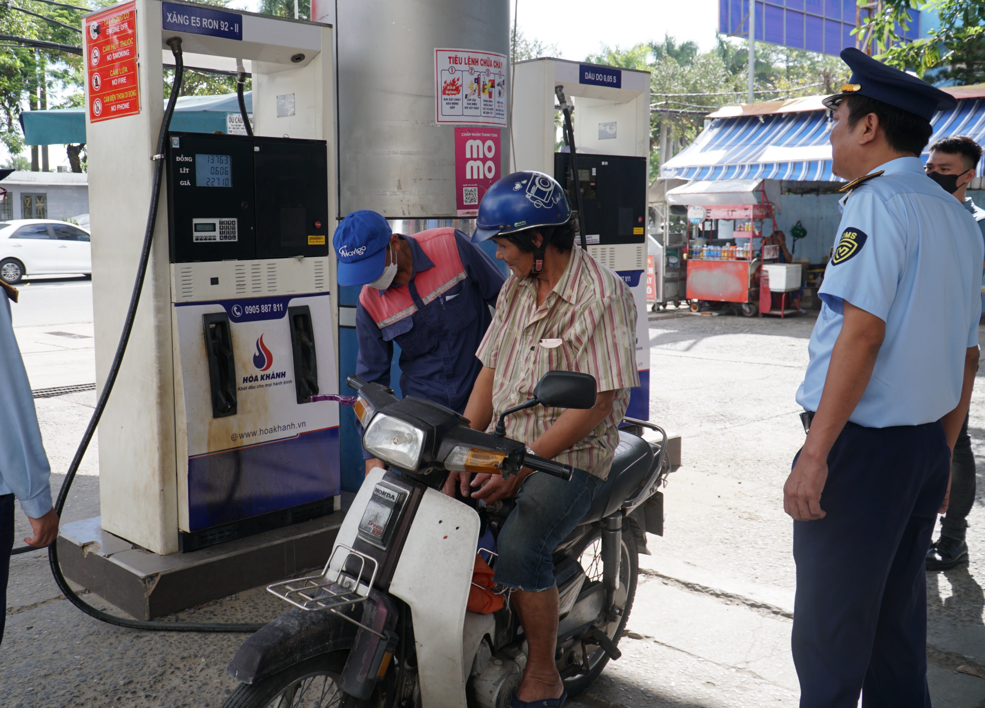 E5 petrol is available for nationwide distribution - Photo: Vu Le