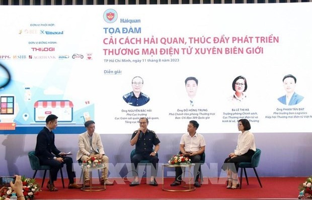 Vietnam urged to devise suitable policies for cross-border e-commerce