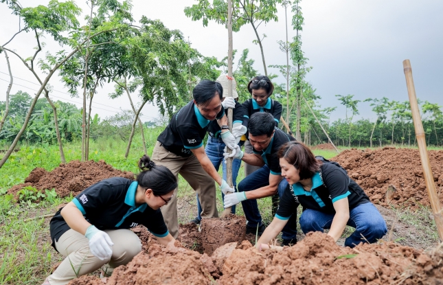 JTI Vietnam joins hands in planting trees for a greener city