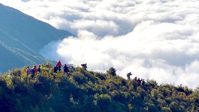 journalists to climb ta chi nhu peak to promote yen bai tourism