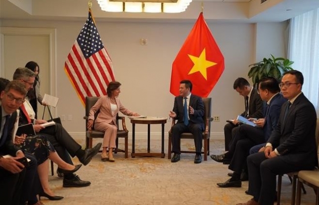 Minister holds working session with US Secretary of Commerce
