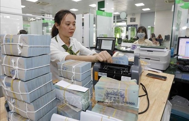 New policy on tightening use of short-term capital for long-term loans takes effect