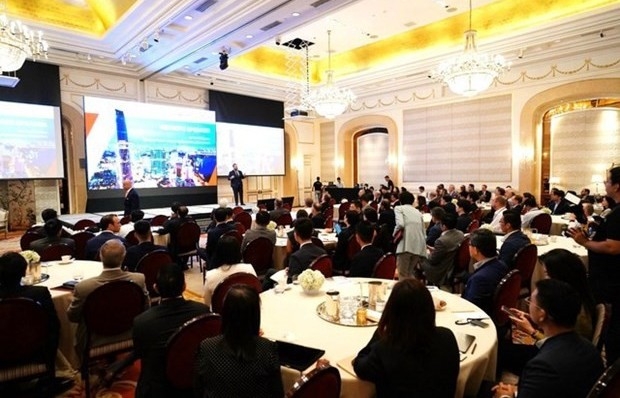 Hundreds of foreign investors arrive to explore Vietnam