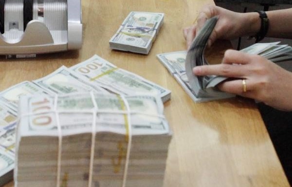 Dollar rise leads to different impacts on industries