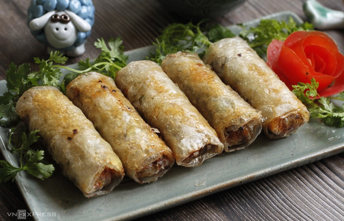 Vietnamese fried spring rolls among world’s top 10 shrimp and rice dishes