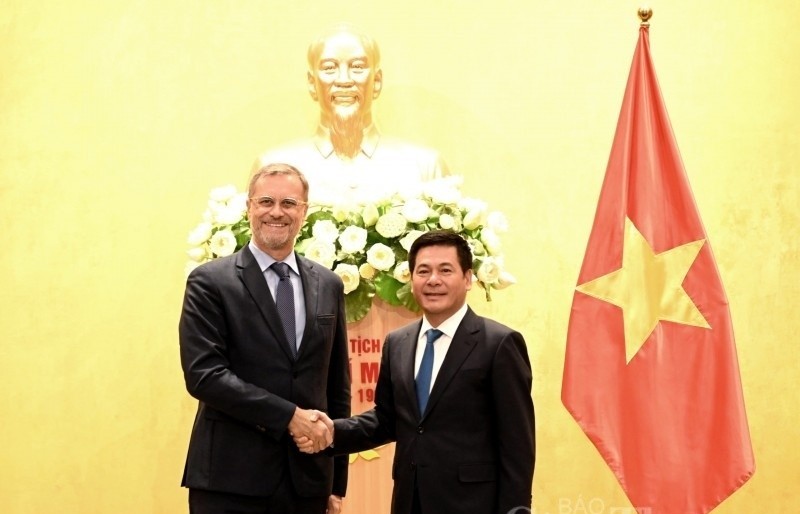 Vietnam, France to enhance industrial and trade relations