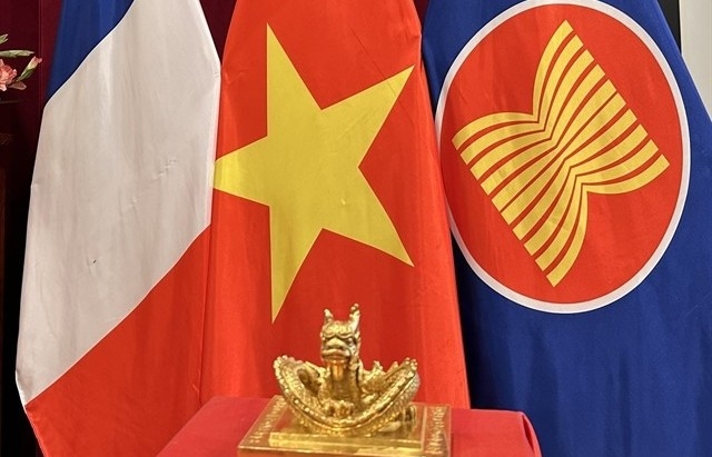 Golden imperial seal handed over to Việt Nam from France
