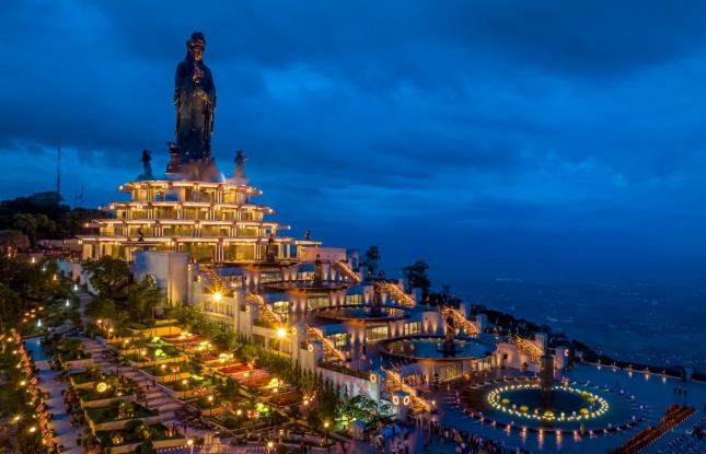 Sun World Ba Den Mountain has been honoured with the prestigious award for the best tourism landscape design Vietnam 2023