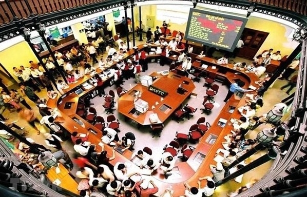 Ministries, SBV requested to boost corporate bond, real estate markets: PM