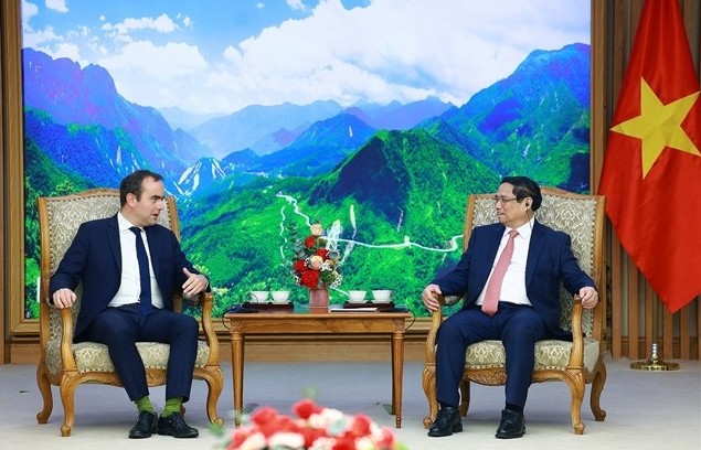 Vietnam, France agree to strengthen their strategic partnership