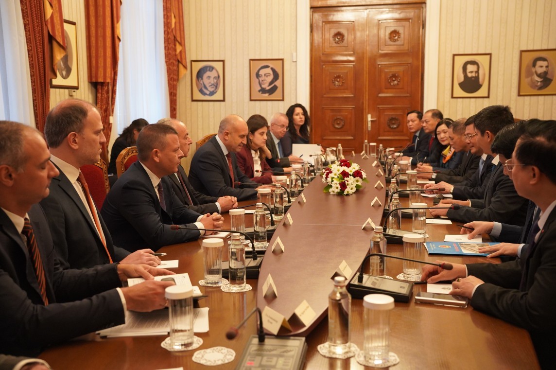 An overview of the meeting between Minister Nguyen Hong Dien and Bulgarian President Rumen Radev 