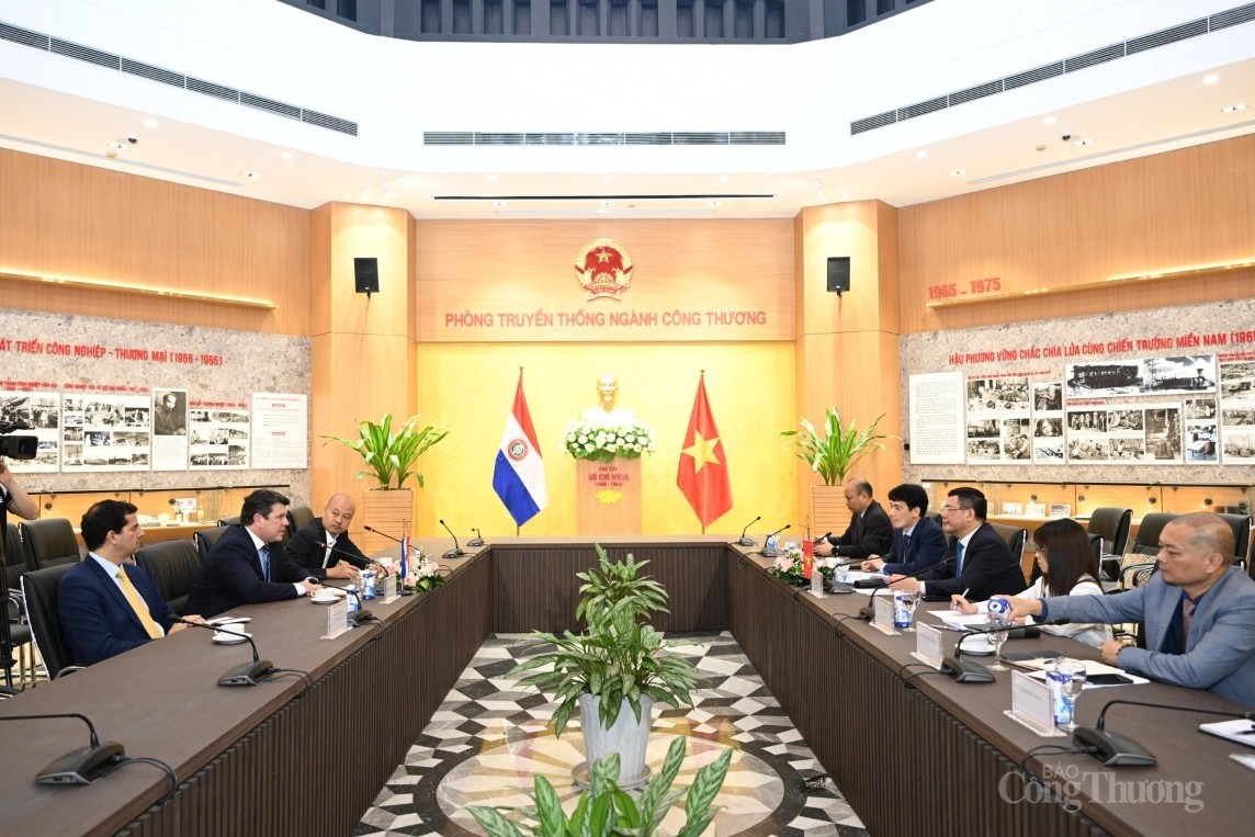 The May-24 Hanoi-based meeting between Vietnamese Minister of Industry and Trade Nguyen Hong Dien and Paraguay Minister of Industry and Commerce Javier Gimenez