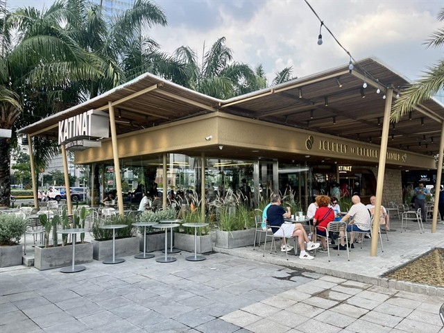 A Katinat coffee shop at Bạch Đằng Wharf. — Photo katinat.vn