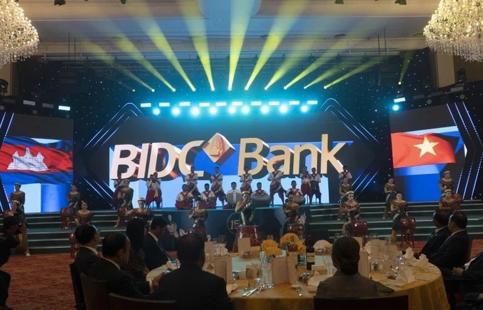 Vietnamese-invested bank contributes to Cambodia’s economic growth