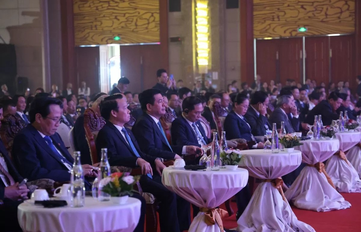 MoIT leader accompanies PM at ASEAN Business and Investment Summit 2024