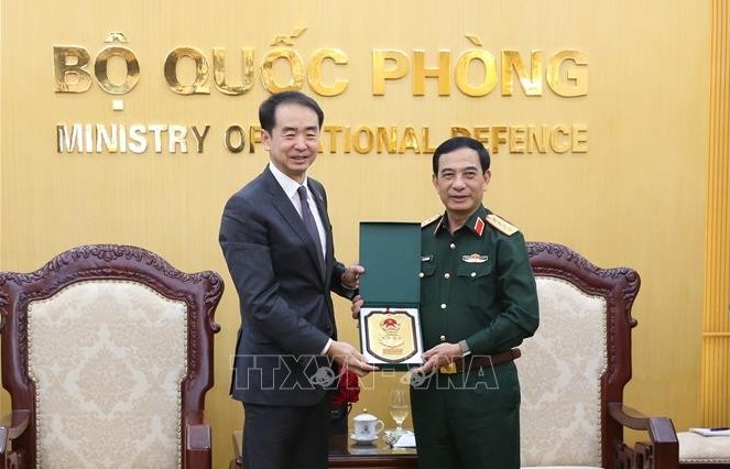 Vietnam, China deepen defence cooperation