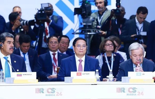 Prime Minister stresses comprehensive, people-centred approaches during expanded BRICS Summit