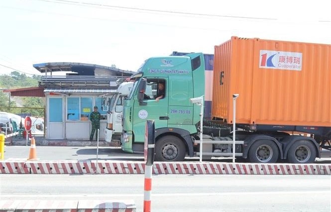 Lang Son: Trade through Huu Nghi border gate exceeds 2.5 billion USD in 10 months