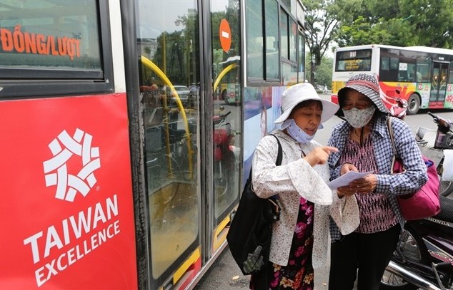 Hà Nội introduces unlimited free bus passes for disabled people, the elderly, poor