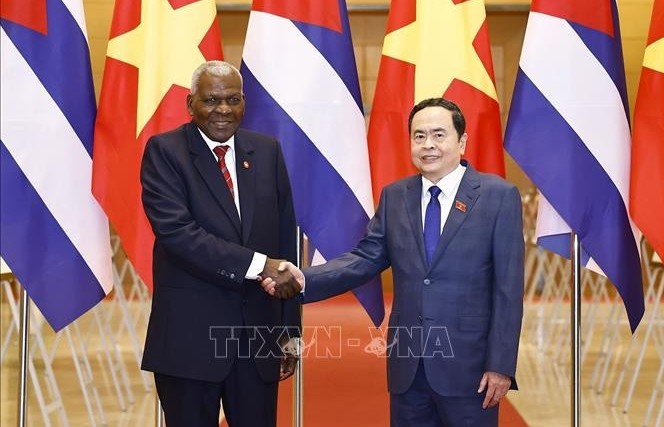 Top legislators of Vietnam, Cuba hold talk