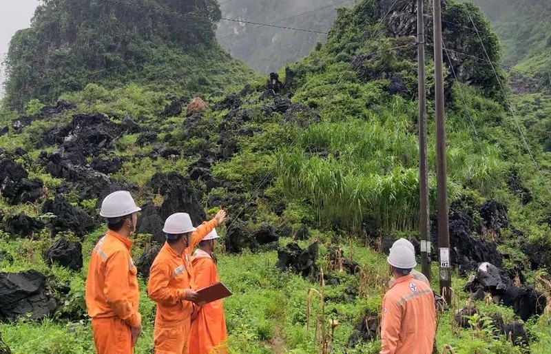 Efforts to bring electricity to remote villages of Ha Giang Province