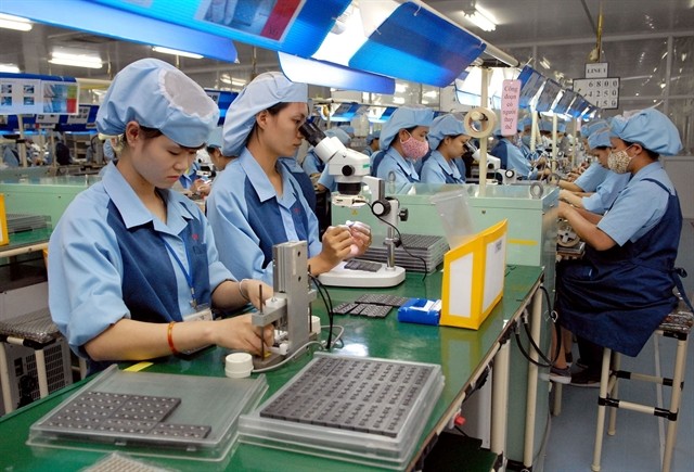 Electronics components are produced at a Canon factory in the northern provinc of Hưng Yên. — VNA/VNS Photo