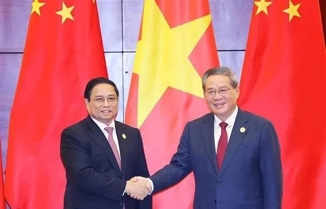 Vietnam gives top priority to relations with China: PM