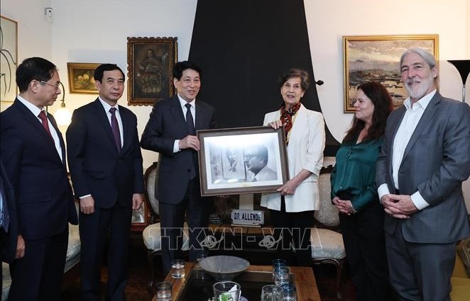 State President visits late Chilean President