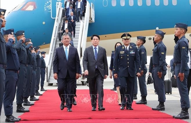 State President arrives in Lima, beginning official visit to Peru, attendance at AELW