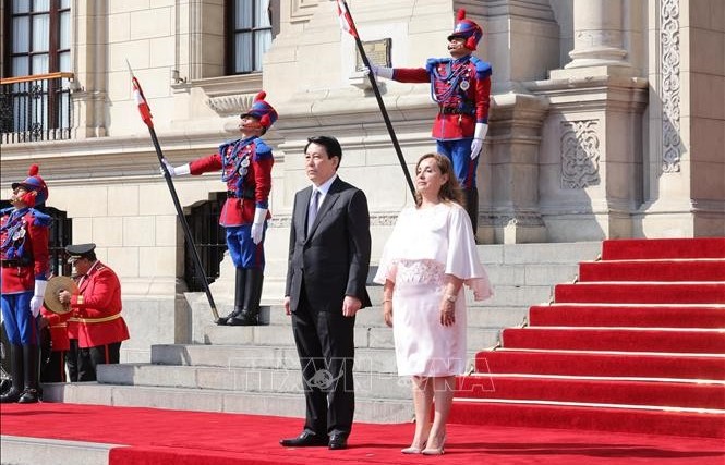 Peruvian President hosts welcome ceremony for State President of Vietnam