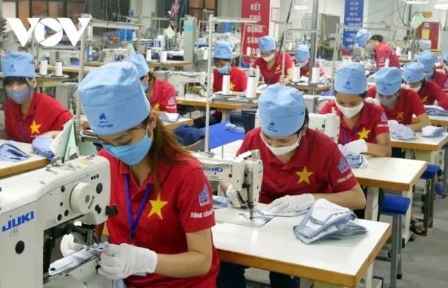 Garment makers pin hopes on coming year-end shopping season