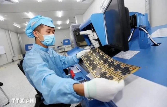 Vietnam sees opportunities to attract investments in electronics support industries