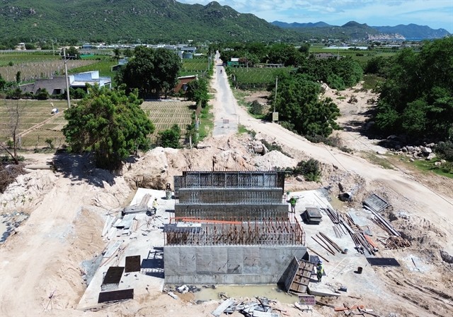 Ninh Thuận Provincial Road No 702, an area planned for Ninh Thuận 1 and 2 nuclear plant projects which has been halted since 2016. — VNA/VNS Photo Nguyễn Thành