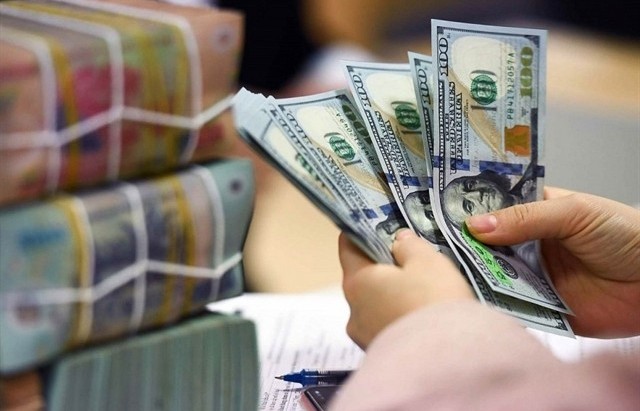 Exchange rate fluctuations bring huge profits to many banks