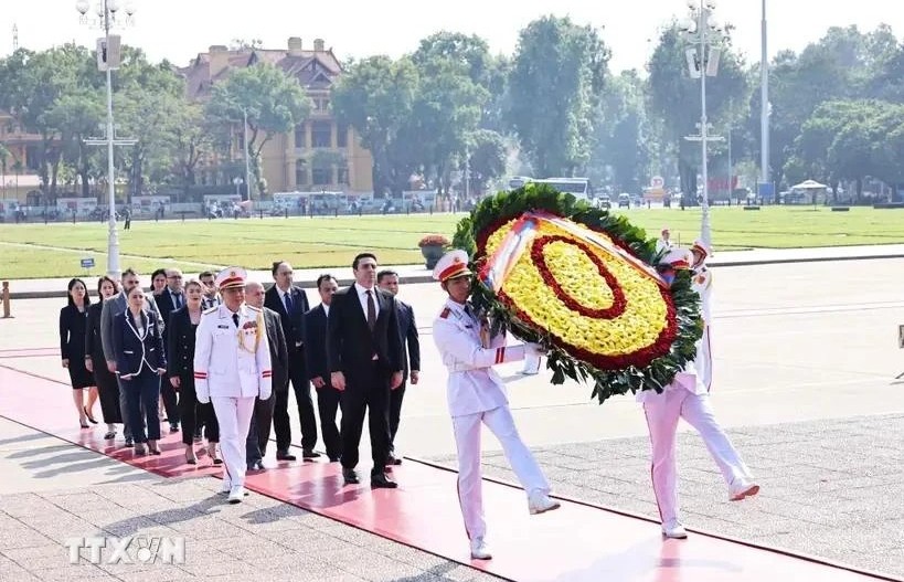 Armenian NA President pays tribute to President Ho Chi Minh