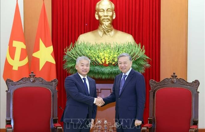 Party chief suggests Vietnam, Mongolia promote practical, effective cooperation