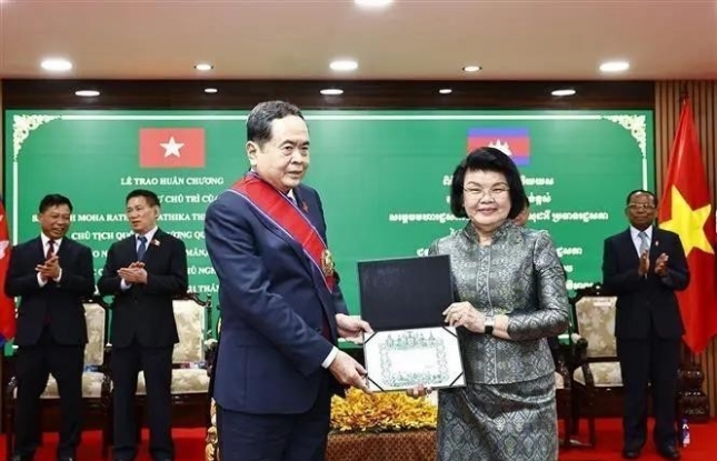 Vietnamese NA Chairman receives Cambodia