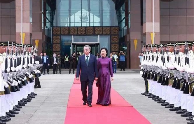 Top Vietnamese leader concludes official visit to Malaysia