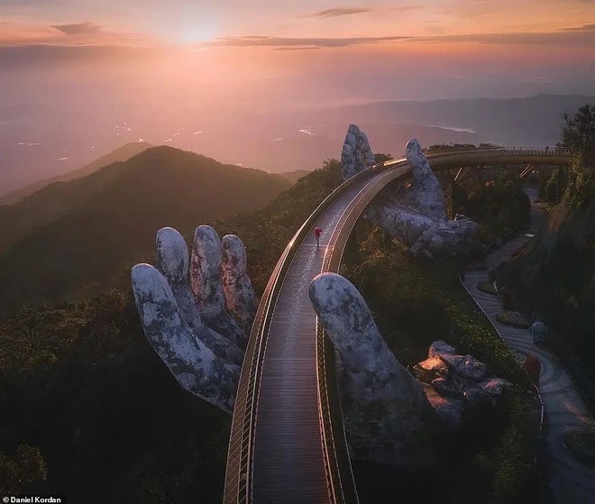 Vietnam’s stunning Golden Bridge, Ba Den Mount on British publication