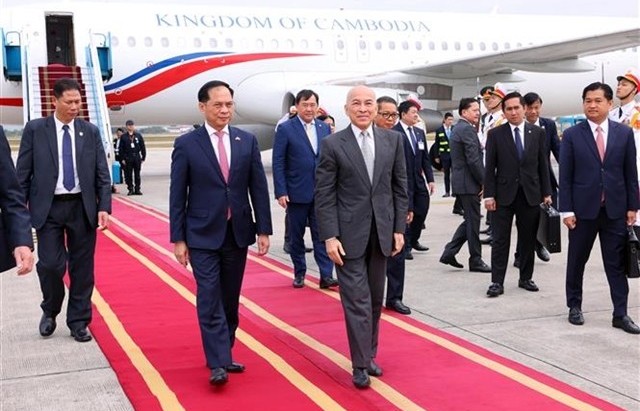 Cambodian King begins state visit to Việt Nam