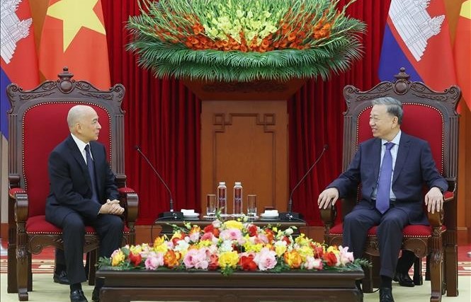 Vietnam gives top priority to relations with Cambodia: Party chief