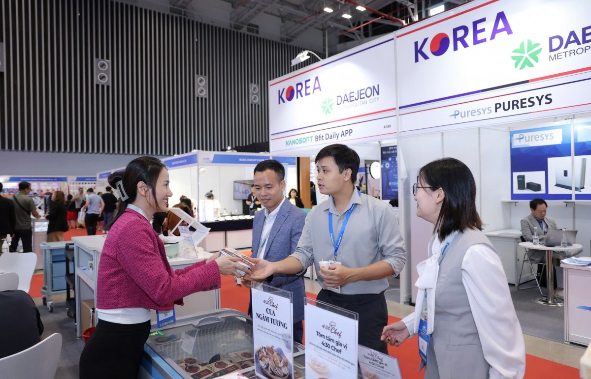 Promoting business cooperation and market expansion