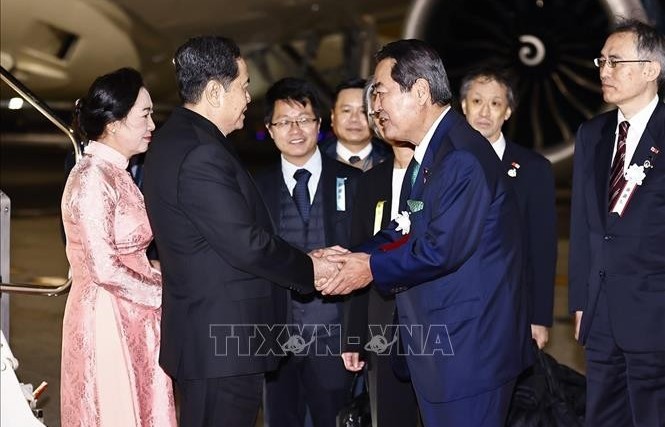 Top legislator starts official visit to Japan