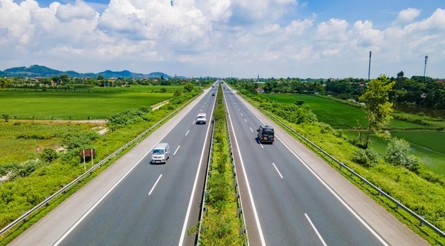 Traffic diversion for vehicles on Cau Gie - Ninh Binh Expressway