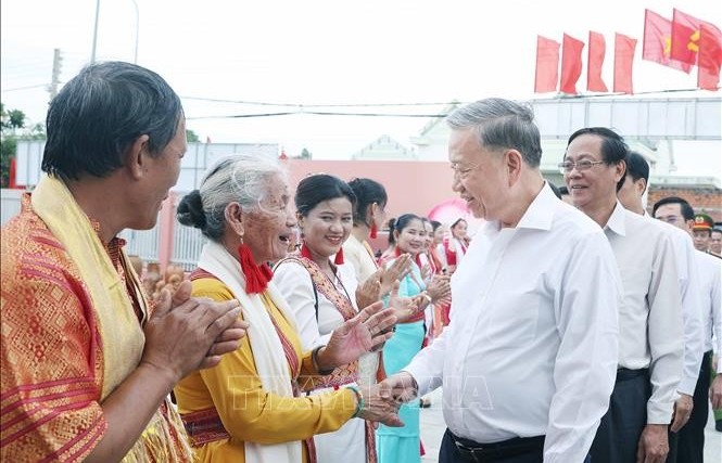 Party Chief visits nuclear plant site, cultural establishments in Ninh Thuan