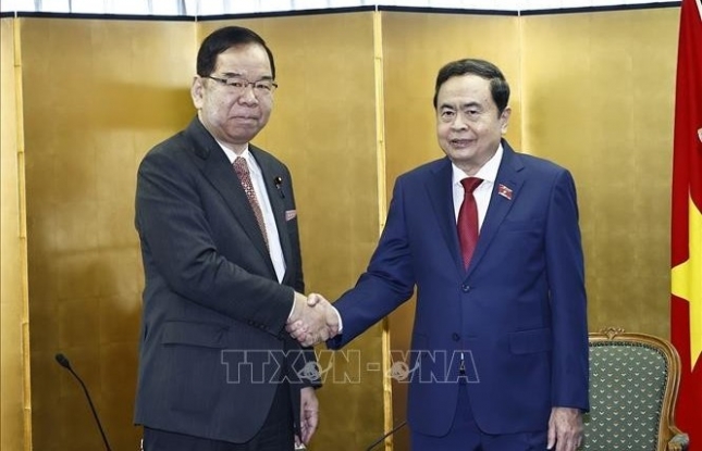 Top legislator receives leader of Japanese Communist Party