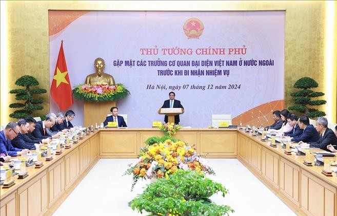 PM meets with new ambassadors, heads of Vietnamese representative offices abroad