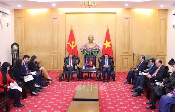 Vietnam, Australia boost cooperation in personnel training, policy research