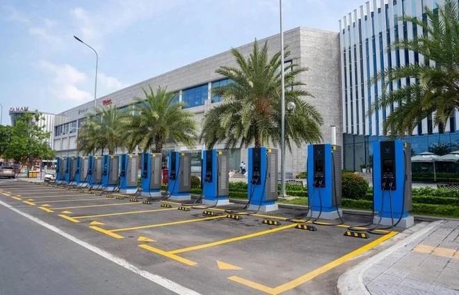 Vietnam needs 14 billion USD to develop EV charging stations